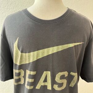 Nike Dri Fit The Nike Tee Shirt Gray With Gold Big Swoosh BEAST‎ Print Men M